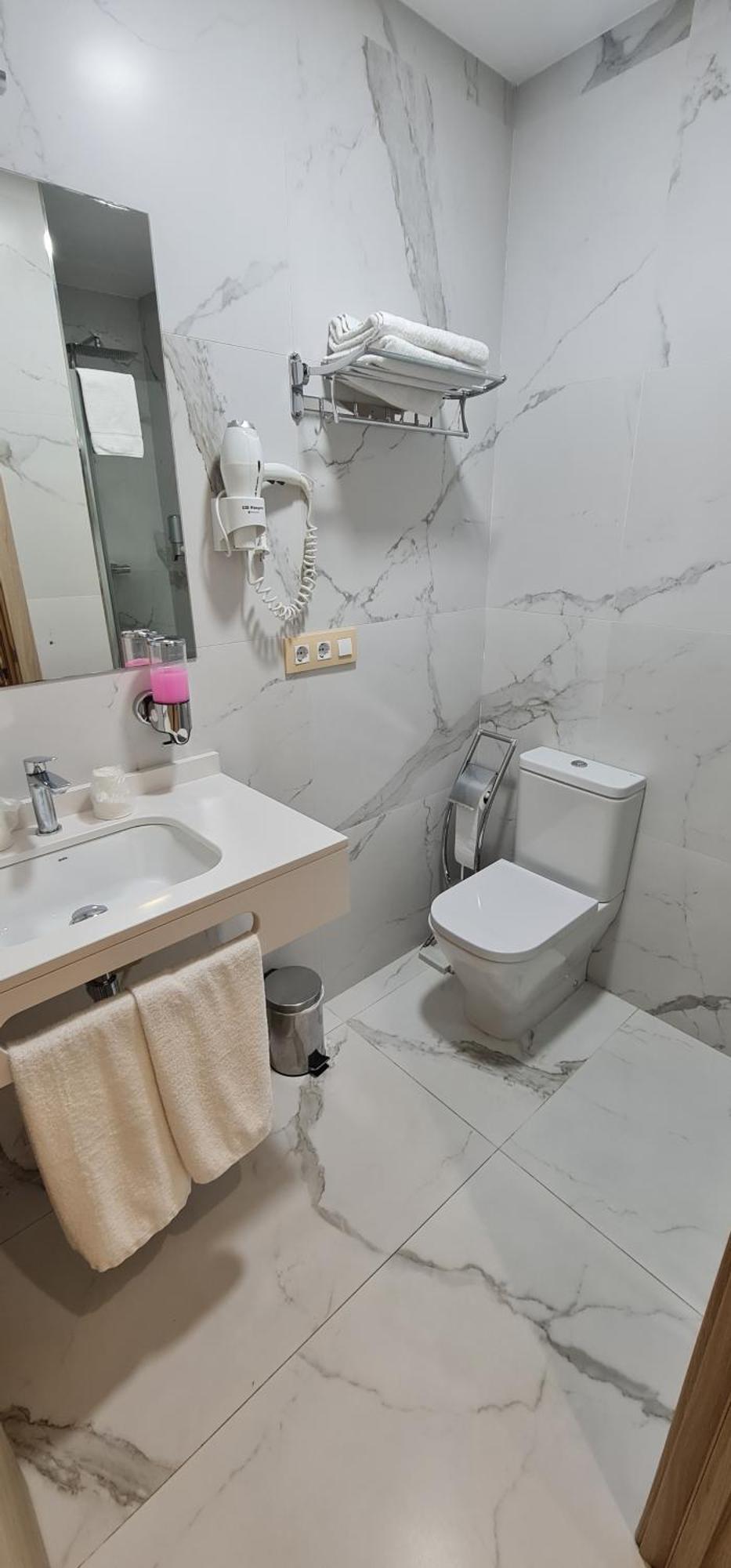 Hostal Oleo Auto Check-In Santander Buitenkant foto